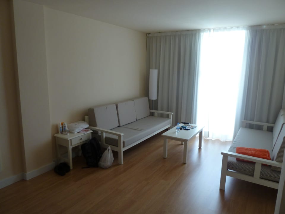 Wohnbereich Zimmer 525 Hotel Rosella by Intelier