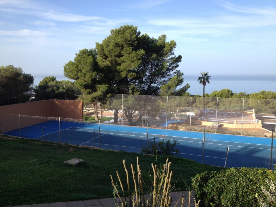 Einer von 4 Tennisplätzen Sun Club Eldorado