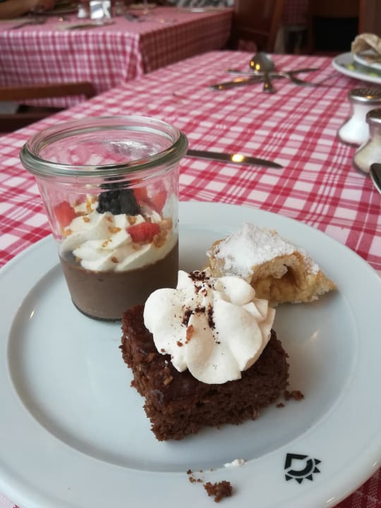 Gastro Valentin Grand Park Suite Hotel