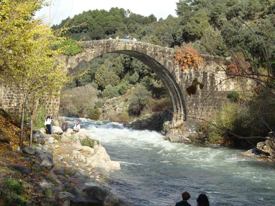 River and pool natur Hotel La Sayuela B&B