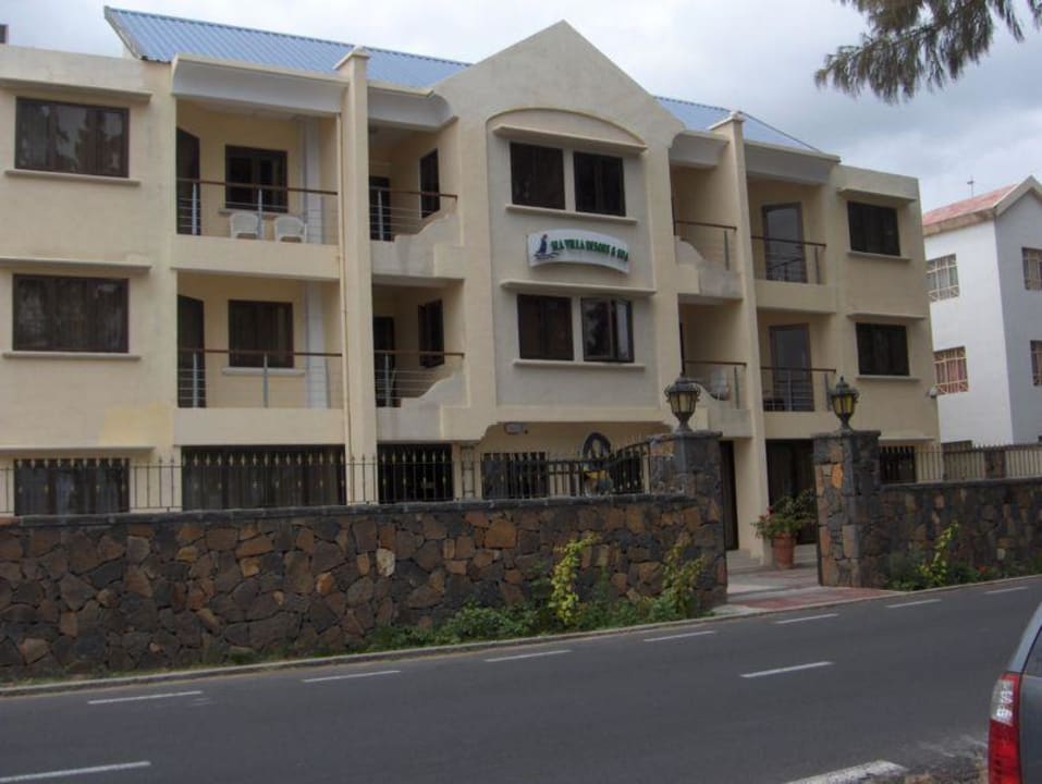 Vorderansicht und Eingang Sea Villa Resort & Spa