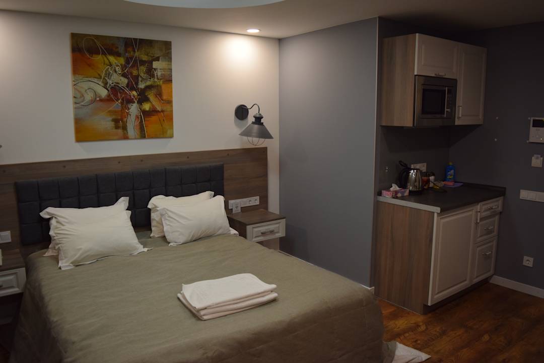 Saksahanskoho Street 7, Schlafbereich und Mini-Küche (nur Kü Partner Guest House Saksahanskogo Street