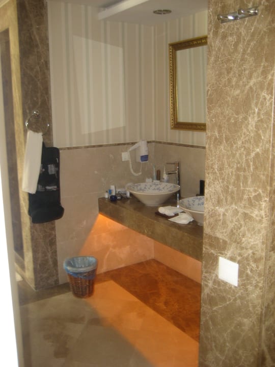 Bad mit großer Dusche Sianji Well-Being Resort