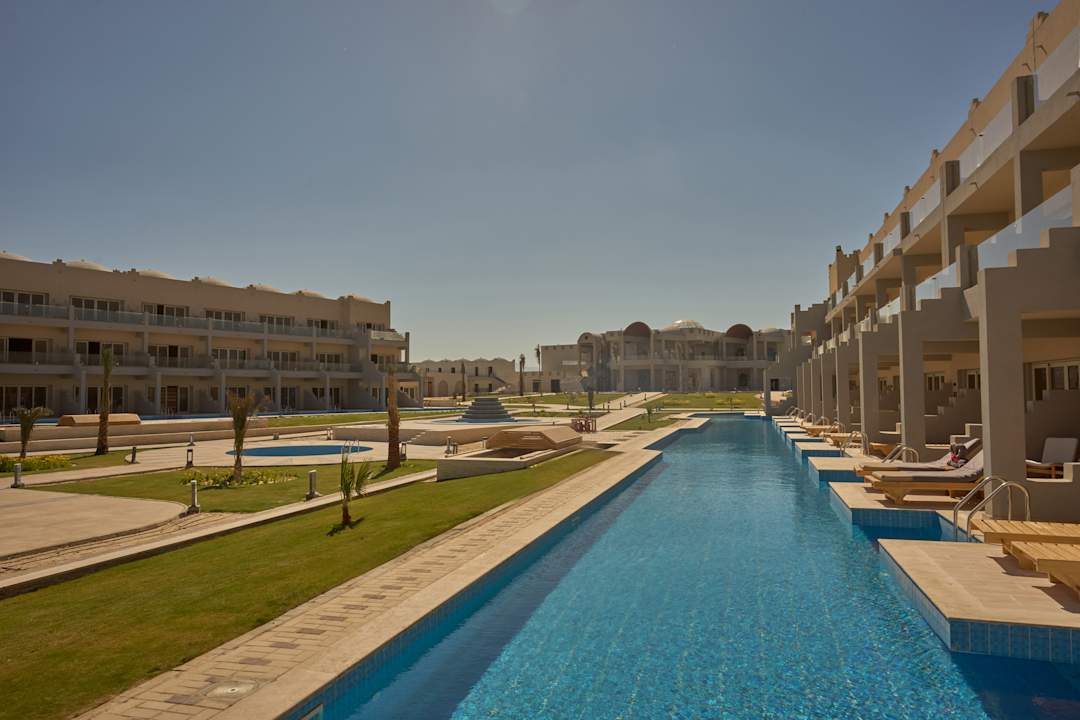 Pool Diamond Beach by Pearl Resort