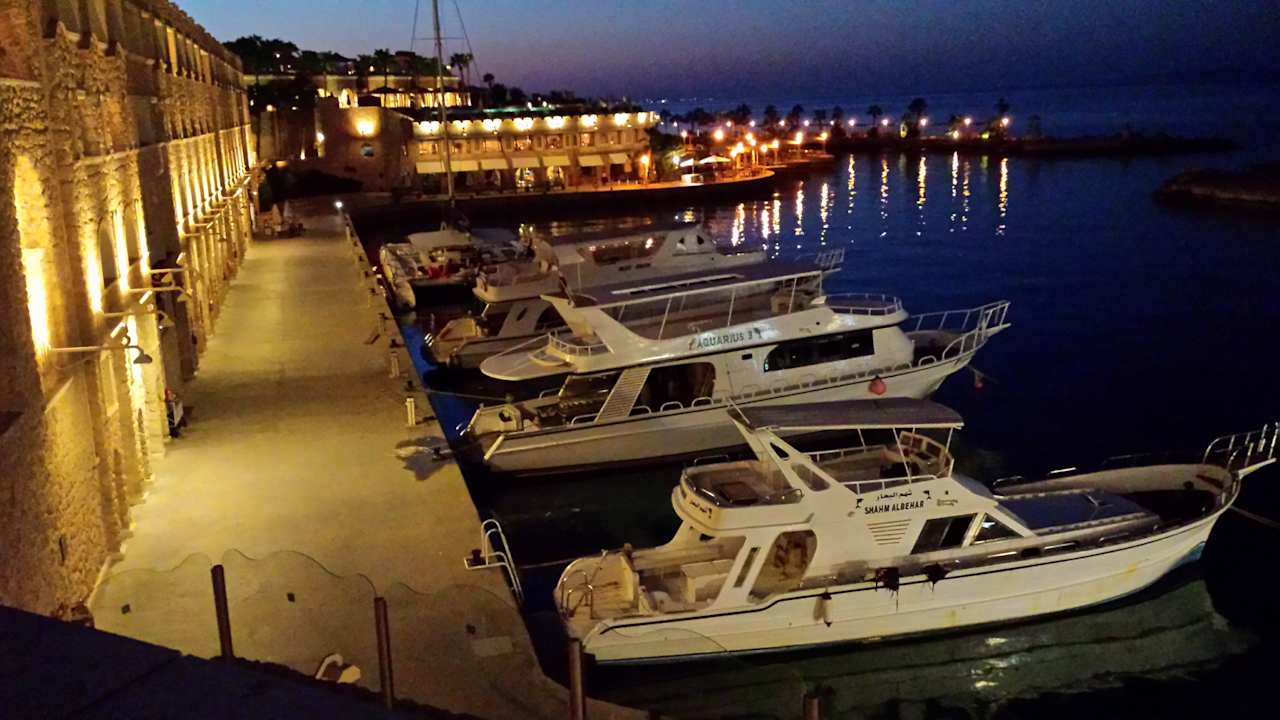 Abends in der Marina Pickalbatros Citadel Resort
