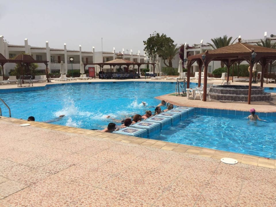 Pool Menaville Safaga