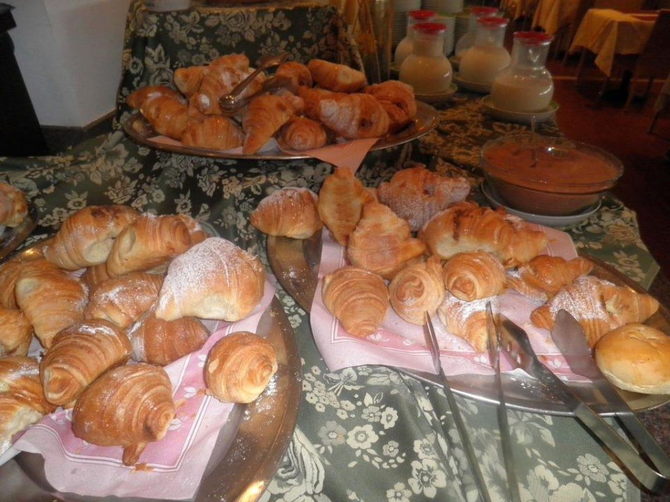 Ein Teil des Frühstücksbüffets Aldiana Club Rocca Nettuno Calabria