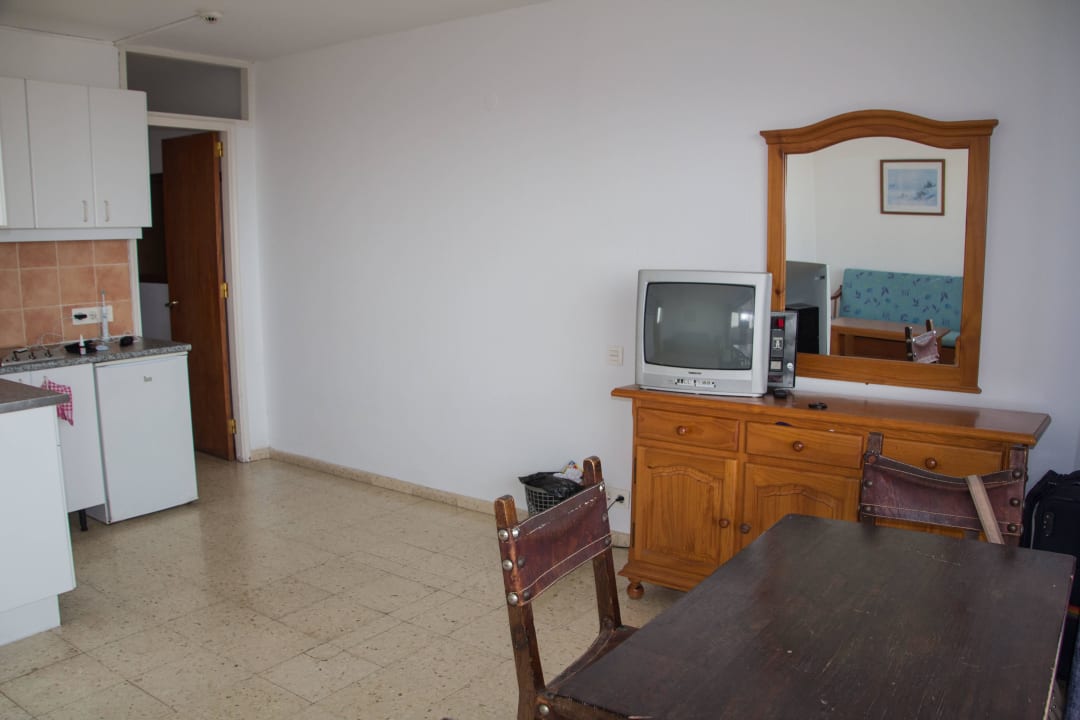 Großer Wohnbereich mit Fernseher Corona Roja