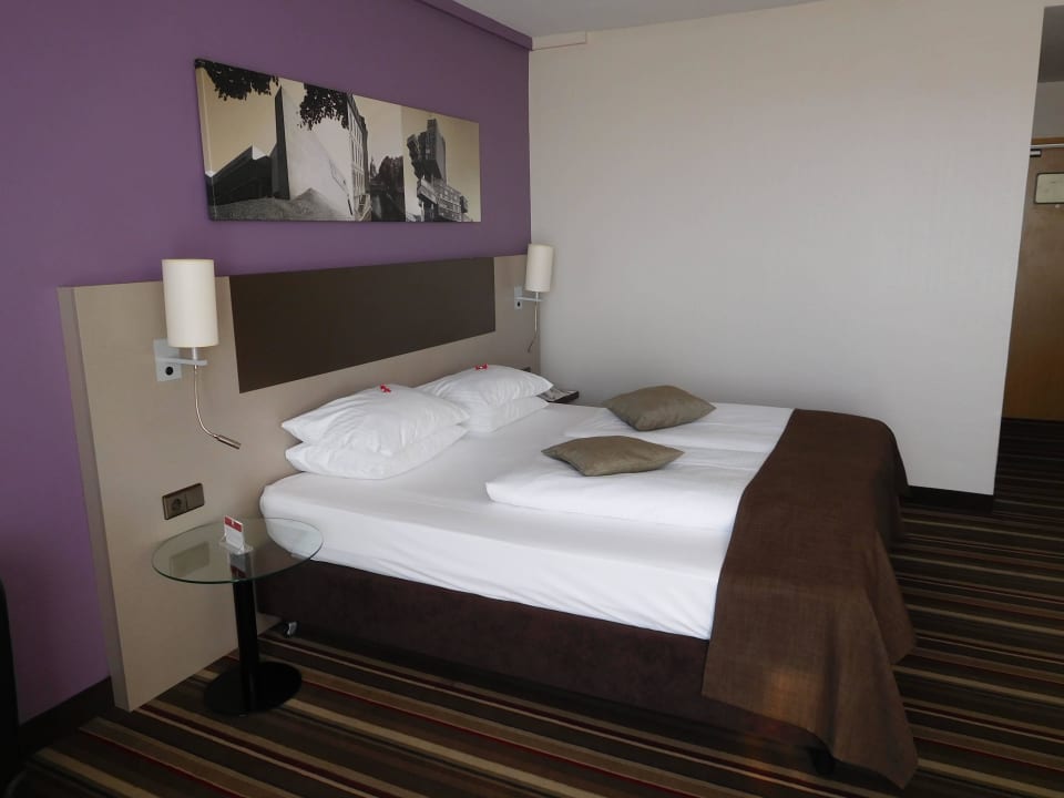 Bequemes bett Leonardo Hotel Hannover Airport