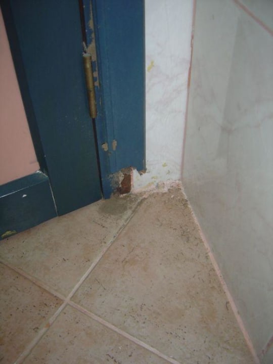 Ungeziefer Türrahmen Hotel Sirma