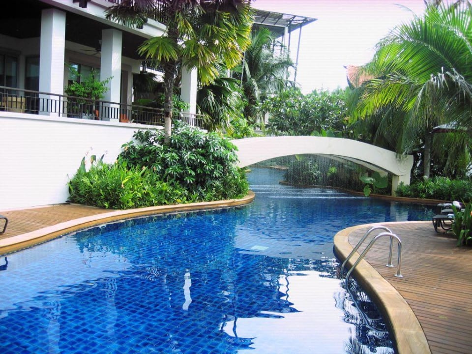 Grosser Pool Luxery Apartments Kata Gardens