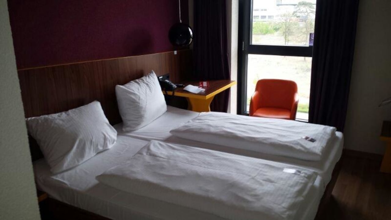 Klein,sauber und bequeme Betten. MEININGER Hotel Frankfurt/Main Airport