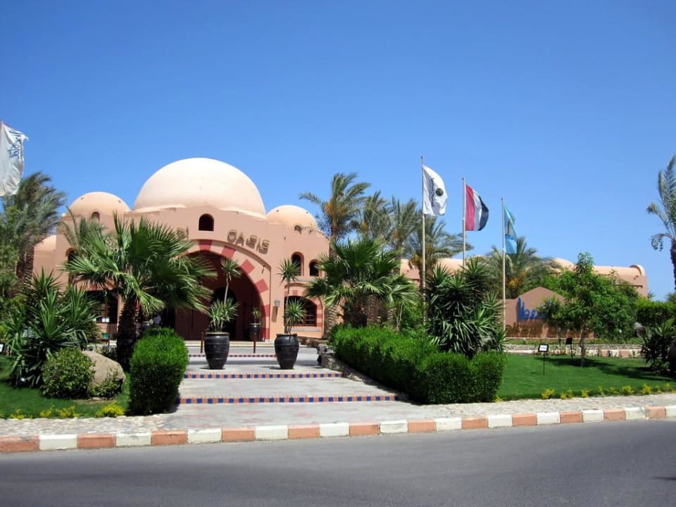 Zufahrt zum Hotel Jaz Makadi Oasis Resort