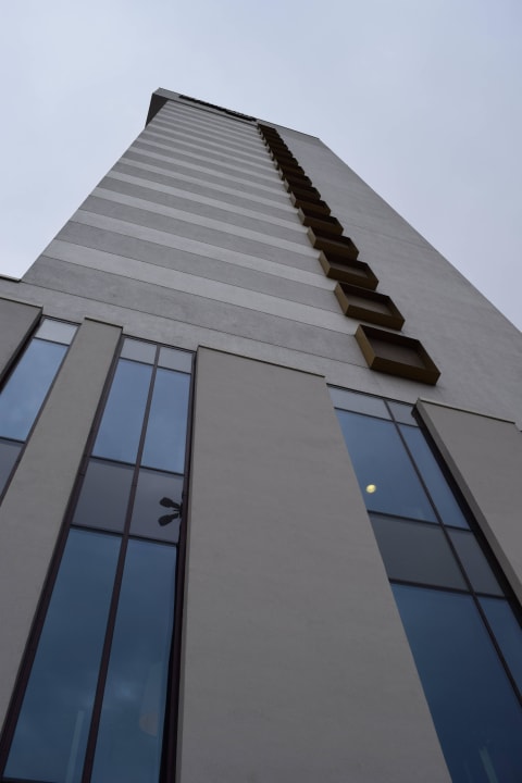 Seitenansicht vom Hotel Hampton by Hilton Warsaw City Centre