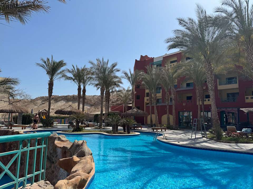 Pool Hotel Sun & Sea