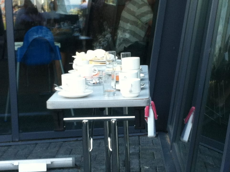 Chaos beim Frühstück Marine Hotel by Zdrojowa