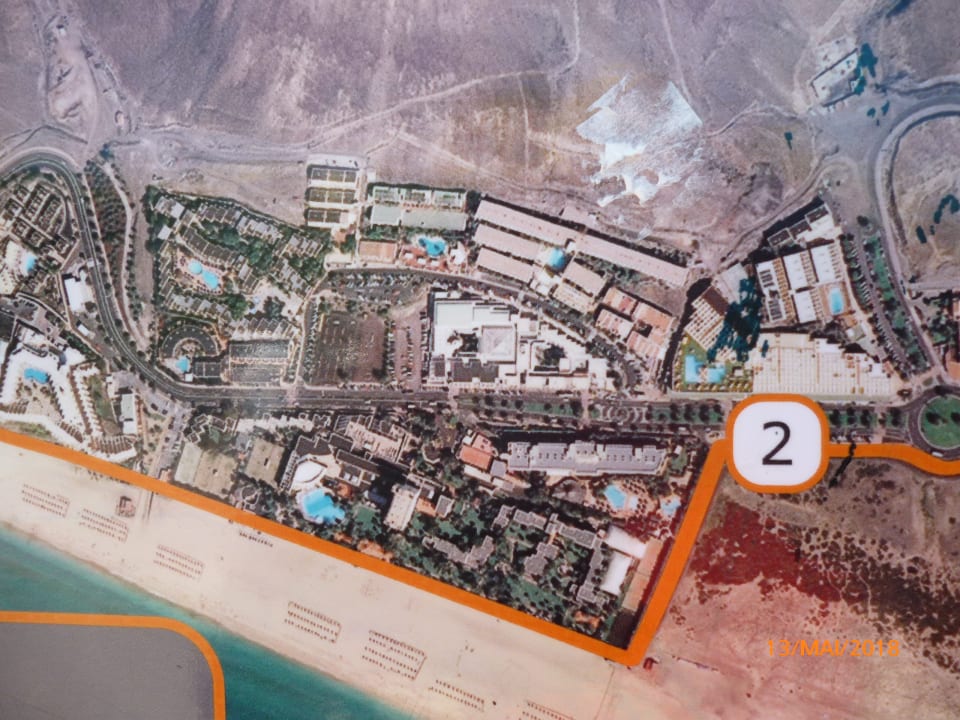 Letzte Reihe , Pool in der Mitte Servatur Alameda de Jandía