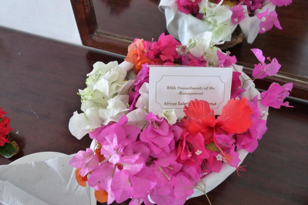 Blumen und Früchte zum Geburtstag PrideInn Flamingo Beach Resort & Spa