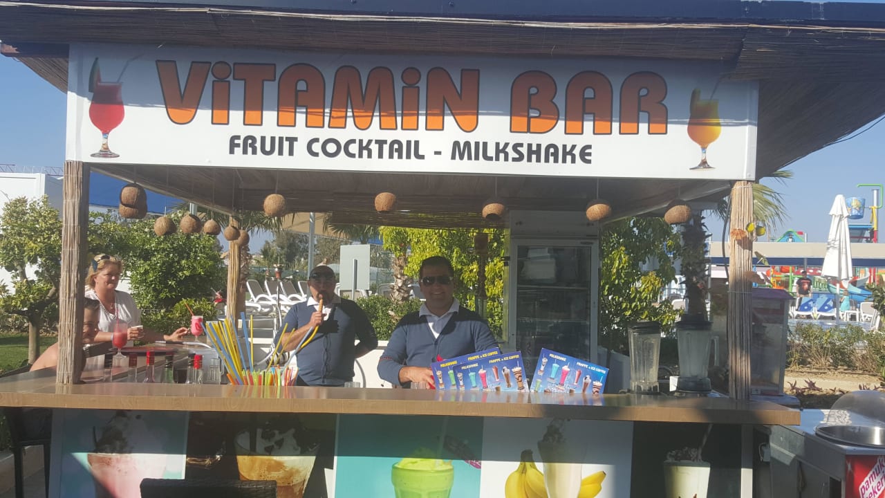 Vitamin Bar im Pool Bereich. Nur zum empfehlen.  Dream World Aqua Hotel