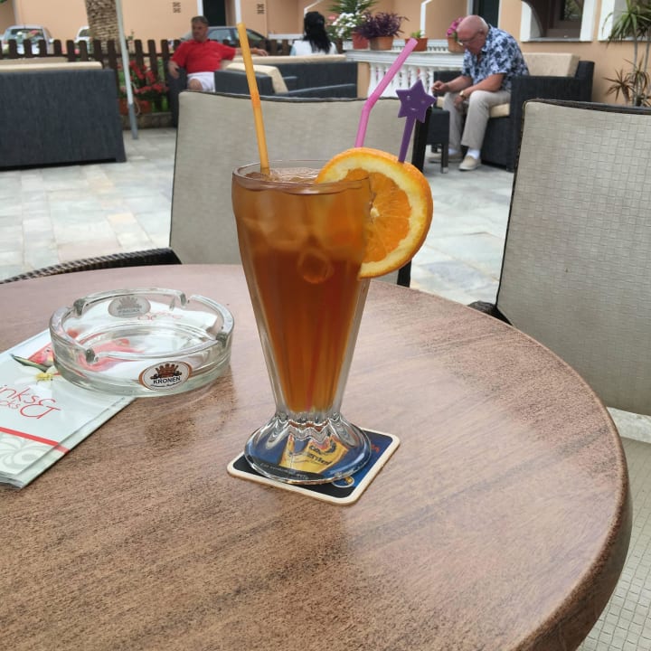 Sitzbereich der Bar SeaBird Hotel
