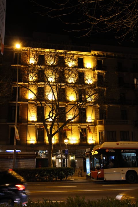 Frontansicht Hotel Caledonian