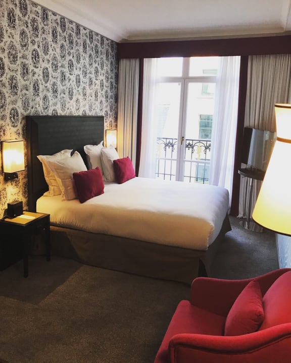 Zimmer Maison Astor Paris, Curio Collection by Hilton