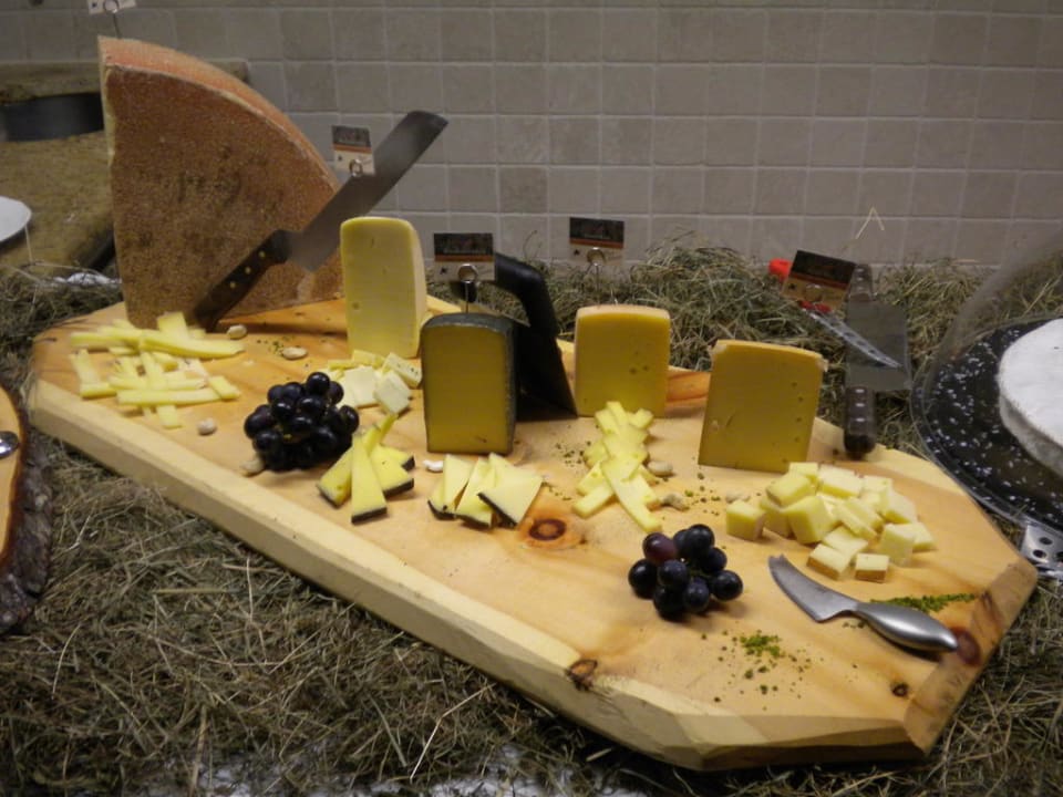 Gourmet cheese bufffet Hotel Alpenhof