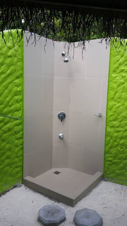 2. Dusche Freiluft in Beachvilla Adaaran Select Hudhuran Fushi - Premium All Inclusive