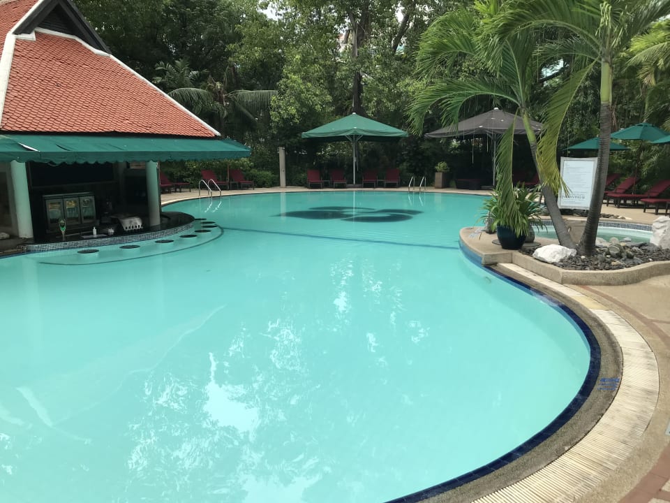 Pool Royal Orchid Sheraton Hotel & Towers