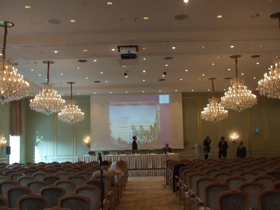 Blick in den Palaissaal im "Adlon-Palais" Hotel Adlon Kempinski Berlin