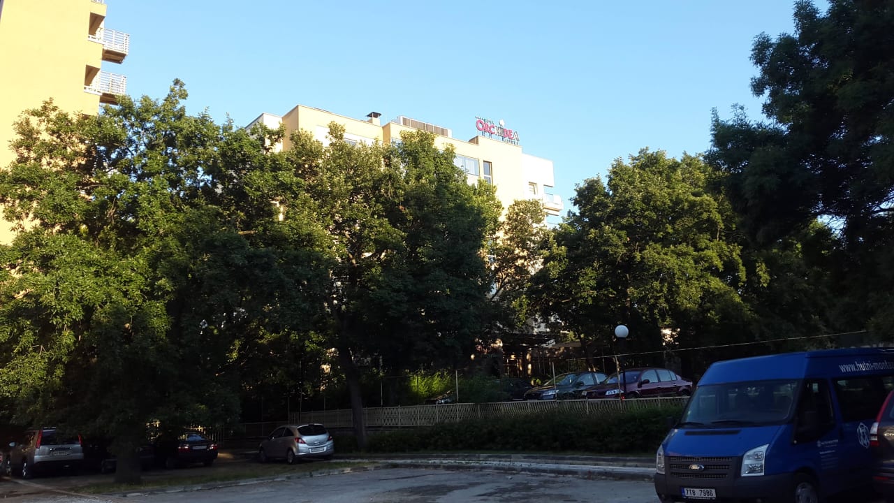 Blick aus der Straße Orchidea Spa Boutique