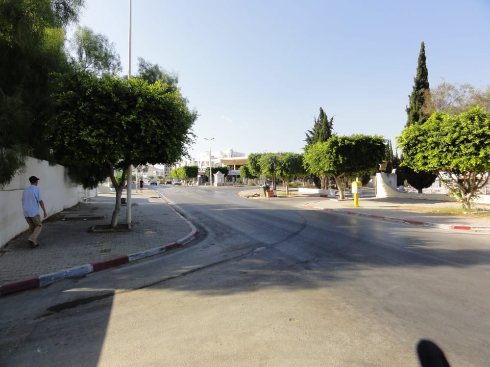 Droga wyjazdowa z hotelu Hotel Zenith, Kinza & Anais