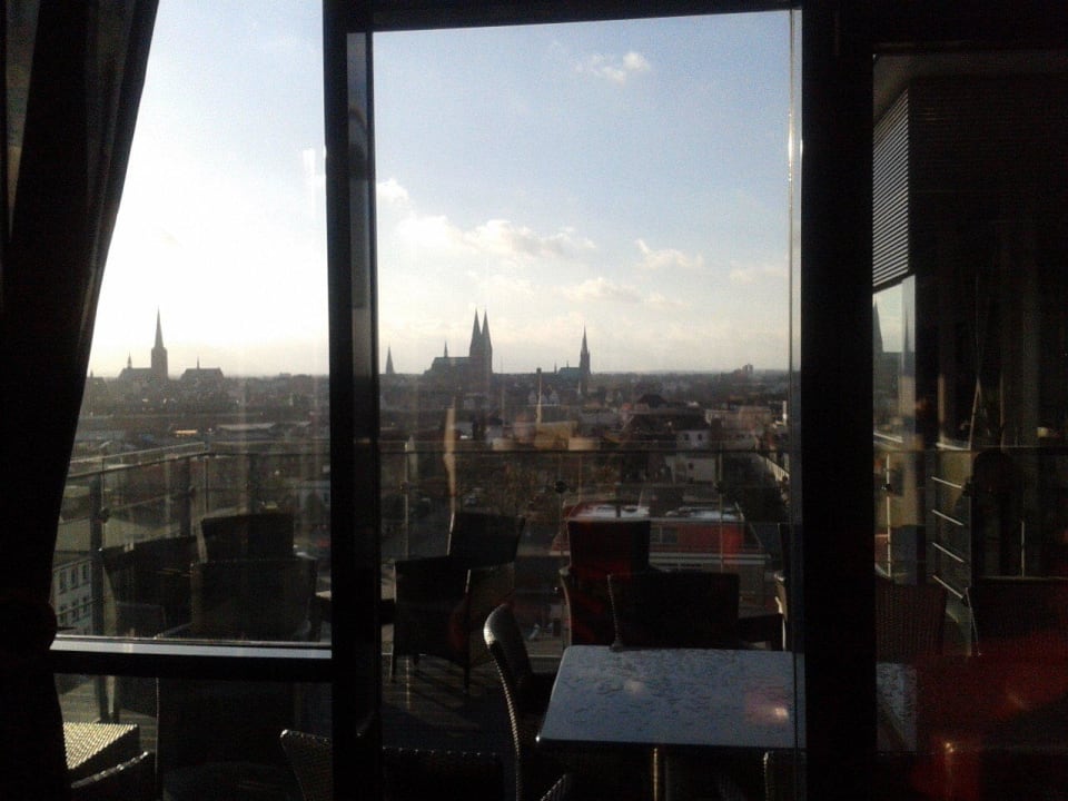Blick aus dem Restaurant am Morgen Hotel Vier Jahreszeiten Lübeck
