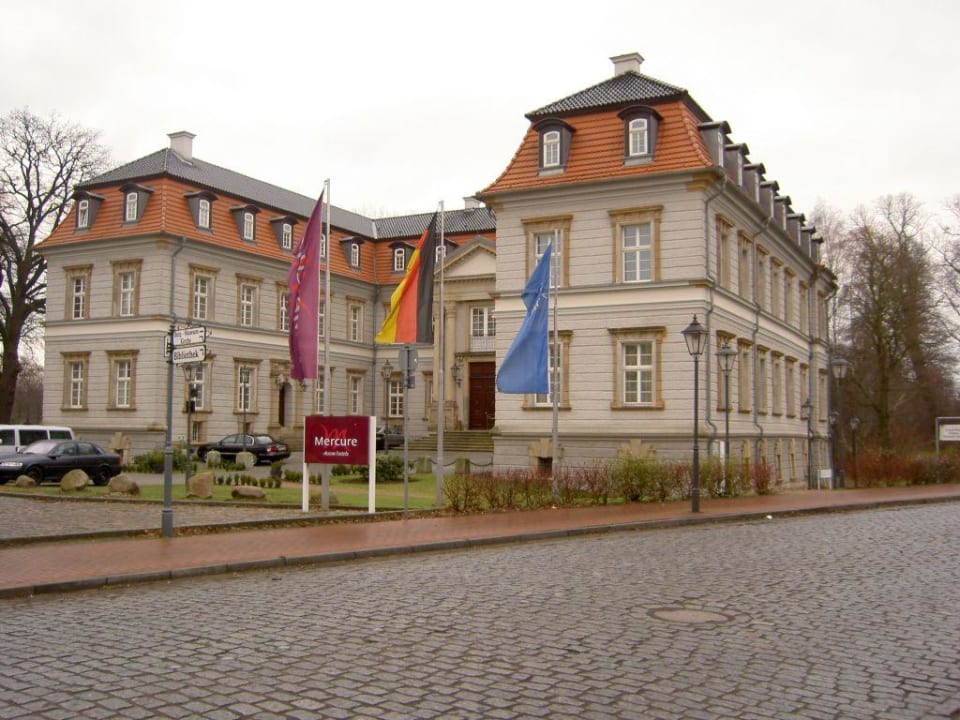 Hotel von der Strasse aus Hotel Schloss Neustadt Glewe