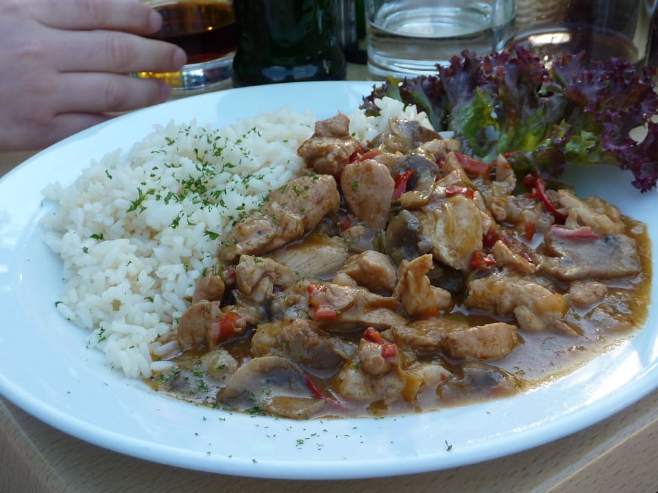 Geschnetzeltes mit Reis Hotel Globus