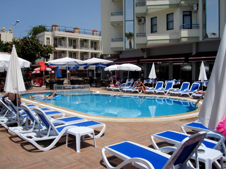 Pool Parador Beach Hotel