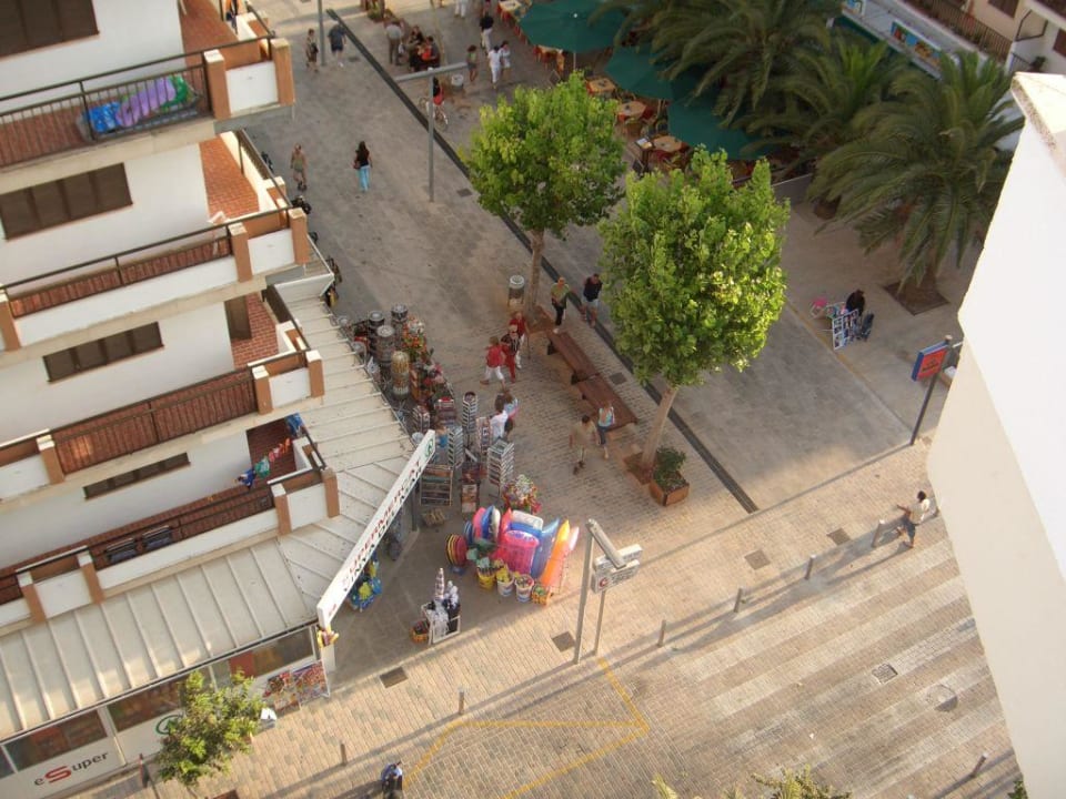 Blick aus dem Hotelfenster Sabina Hotel & Suites