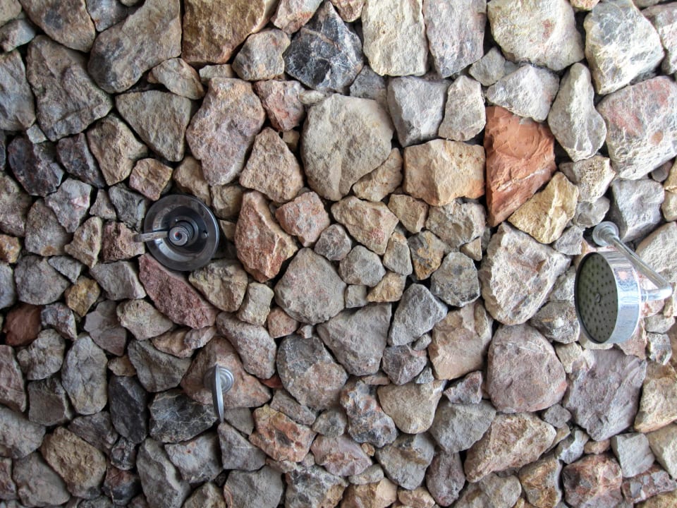 Außendusche  The Fair House Beach Resort