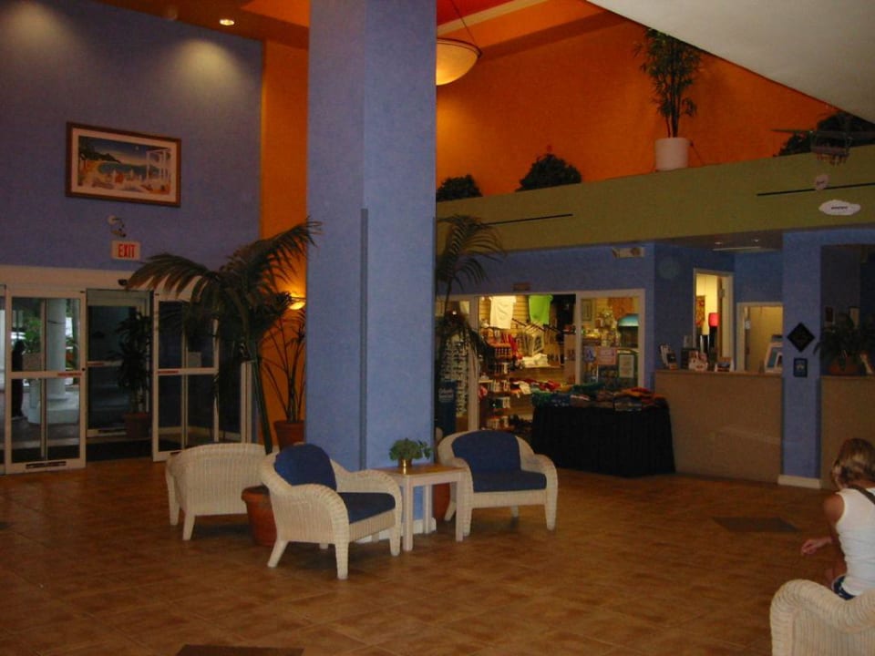 Lobby Hotel Comfort Suites Maingate East