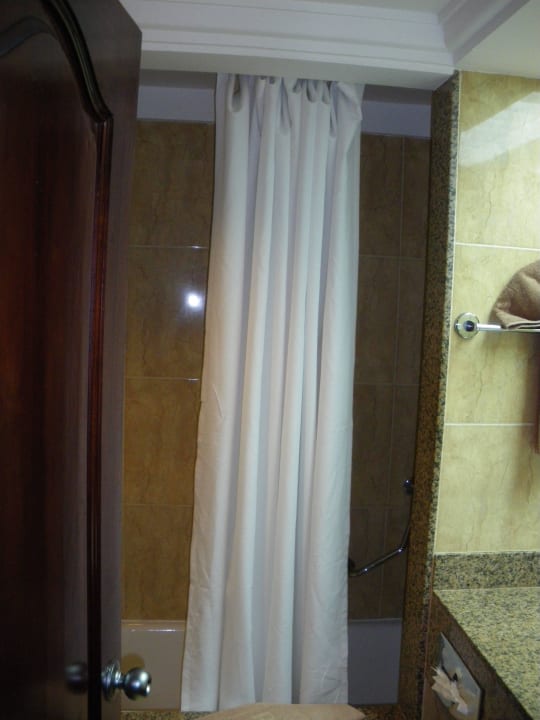 Dusche in ner hohen Wanne Senator Puerto Plata Hotel