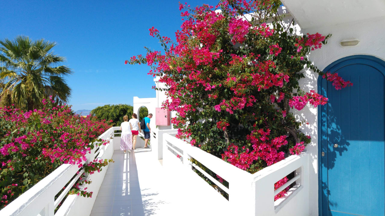 Oberer Gang entlang der Appartements TUI KIDS CLUB Alex Beach