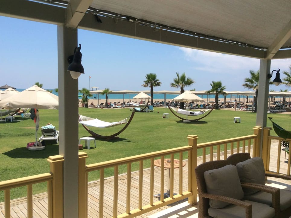Ein kühler Drink an der Strandbar ROBINSON NOBILIS