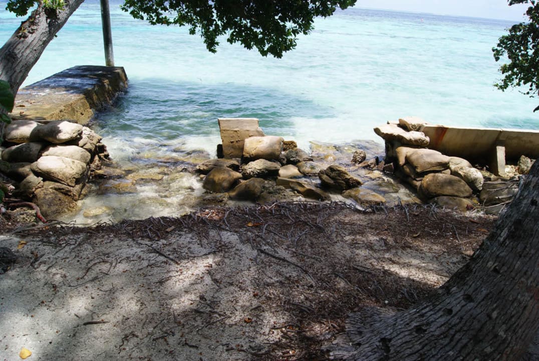 Geröll und Mauern Vilamendhoo Island Resort & Spa