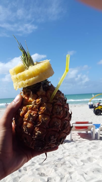 Pina-Colada-Ananas am Strand für 5 CUC Hotel Tuxpan Varadero