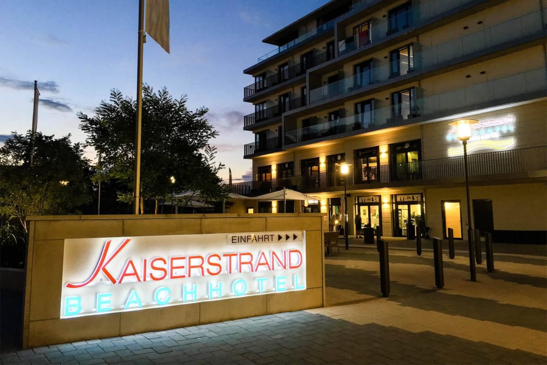 EInfahrt / Haupteingang SEETELHOTEL Kaiserstrand Beachhotel