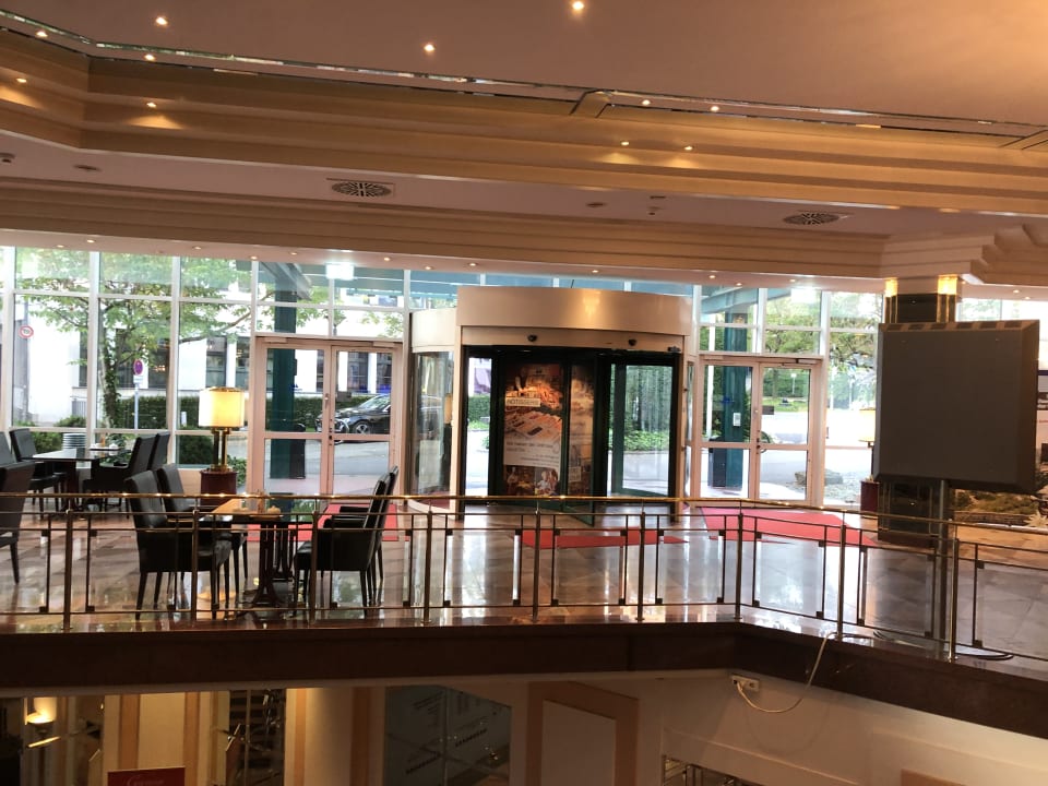 Lobby Maritim Hotel Stuttgart
