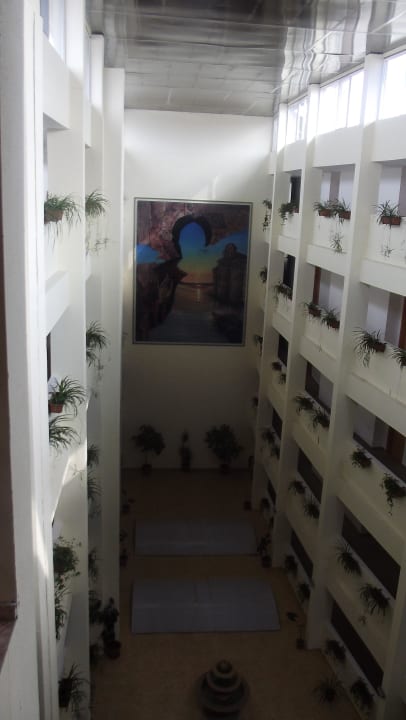 Korytarze. Hotel Mena Palace