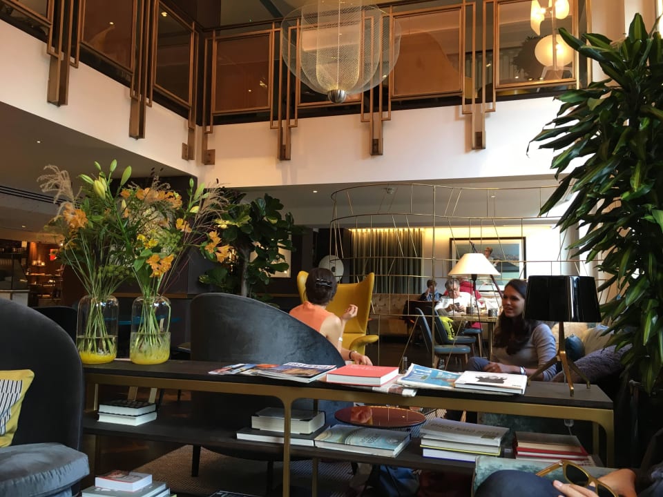 Blick in die Halle Athenaeum Hotel & Apartment