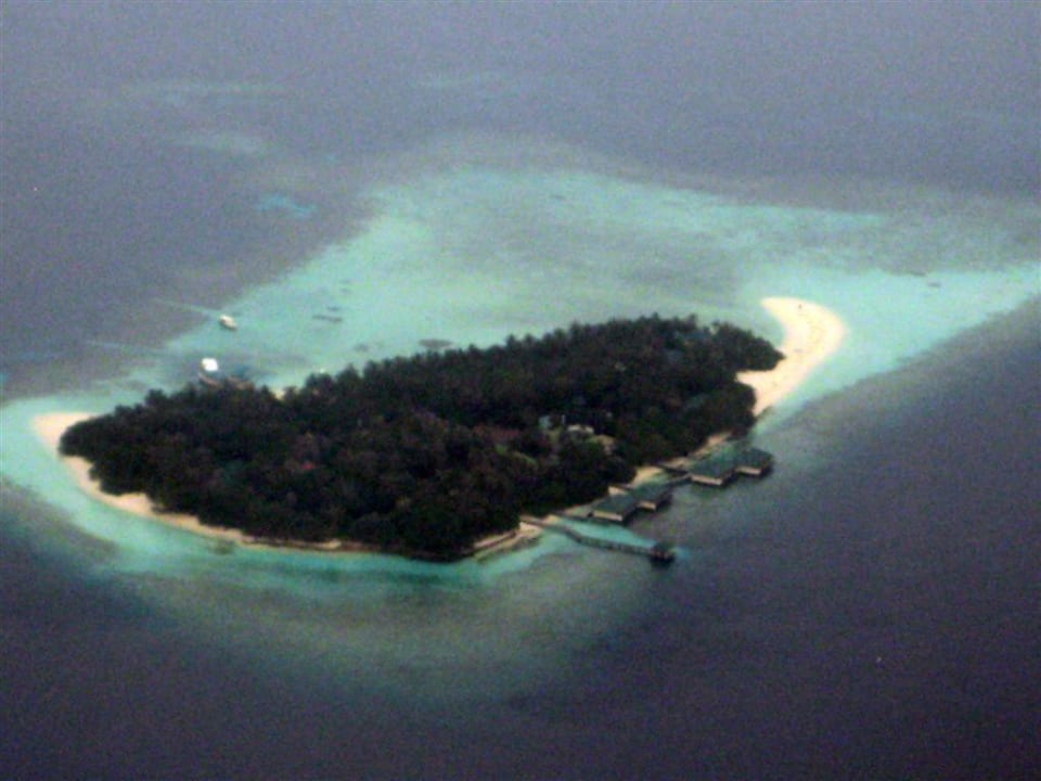 Aus dem Flugzeug Embudu Village