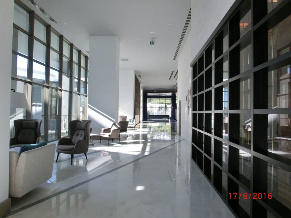 Vor dem Safran Internationale A’La Carte Acanthus Cennet Barut Collection